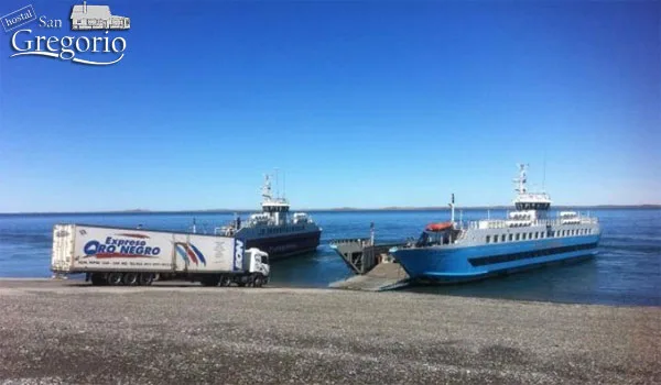 Transbordadores en el cruce Punta Delgada