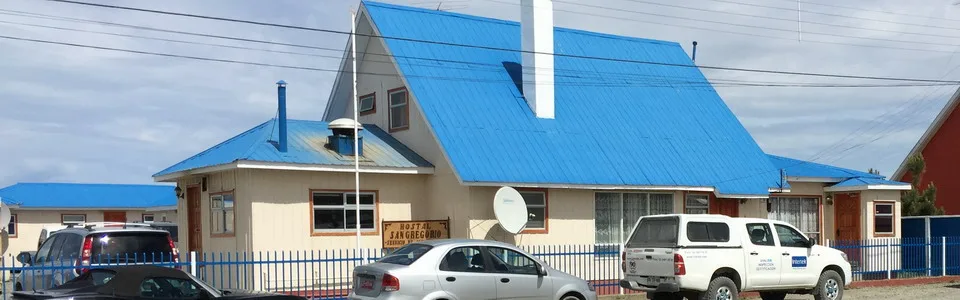 Fachada del Hostal San Gregorio en Villa Punta Delgada